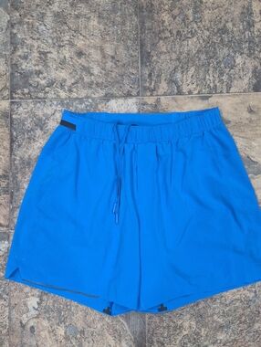 Lk NEW MENS LULULEMON SHORTS LG
